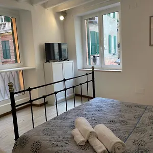  Appartamento Travi E Grigio Studio Maddalena - Genovainrelax